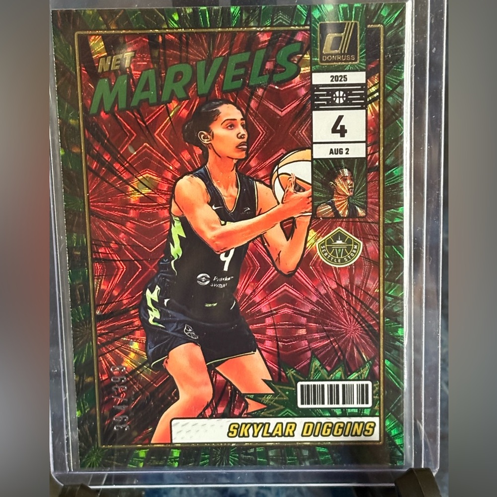 Skylar Diggins Basketball Card Green Fireworks Net Marvel 394/399